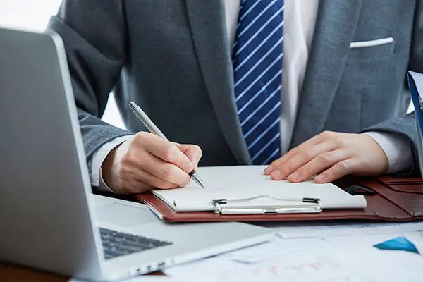 手中现金8亿怎么生活